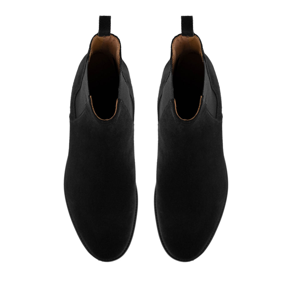 THE CLASSIC BLACK CHELSEA BOOTS